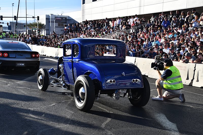 sema-2017-cruising-through-the-convention-center-to-sema-ignited-0016