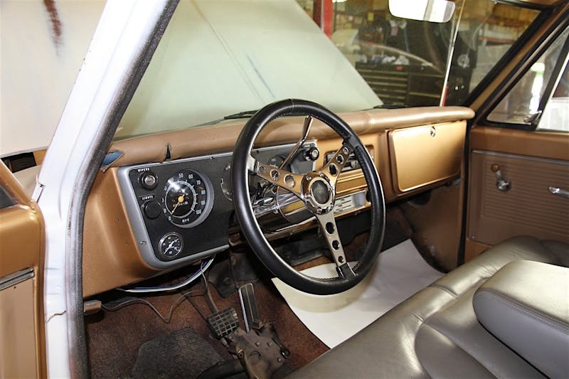 15 - classic corvette style wheel installed on column