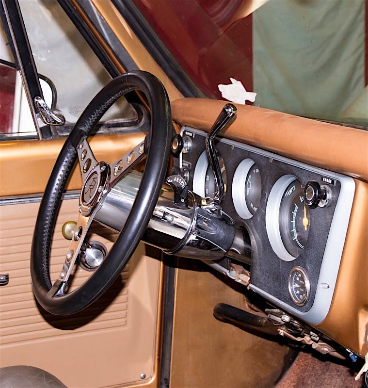 67 C10_Interior