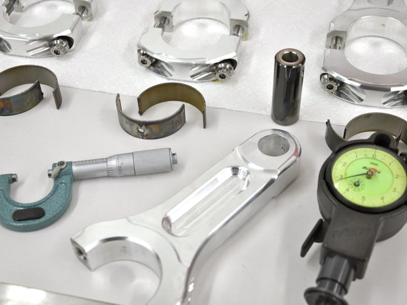 7b-Measuring-Wrist-Pin-Clearance